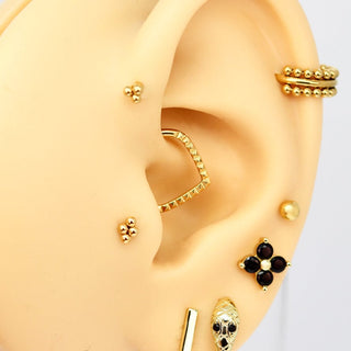 Piercing hélix, piercing conch, piercing tragus, piercing anti-hélix, piercing lobes, piercing en acier chirurgical, piercing doré, Piercing By Les Audacieuses, Piercing Barbell Orgueil